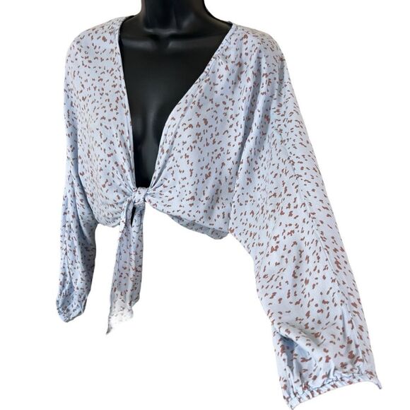 ILLA ILLA LIGHT BLUE TIE FRONT CROP TOP - Picture 8 of 8